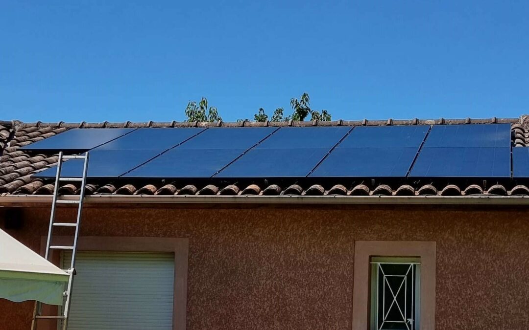 Installation photovoltaïque 9kWc réalisée par Thermonéo Solaire dans le Tarn, pose panneaux solaires à Albi (81) – Artisan RGE QualiPV