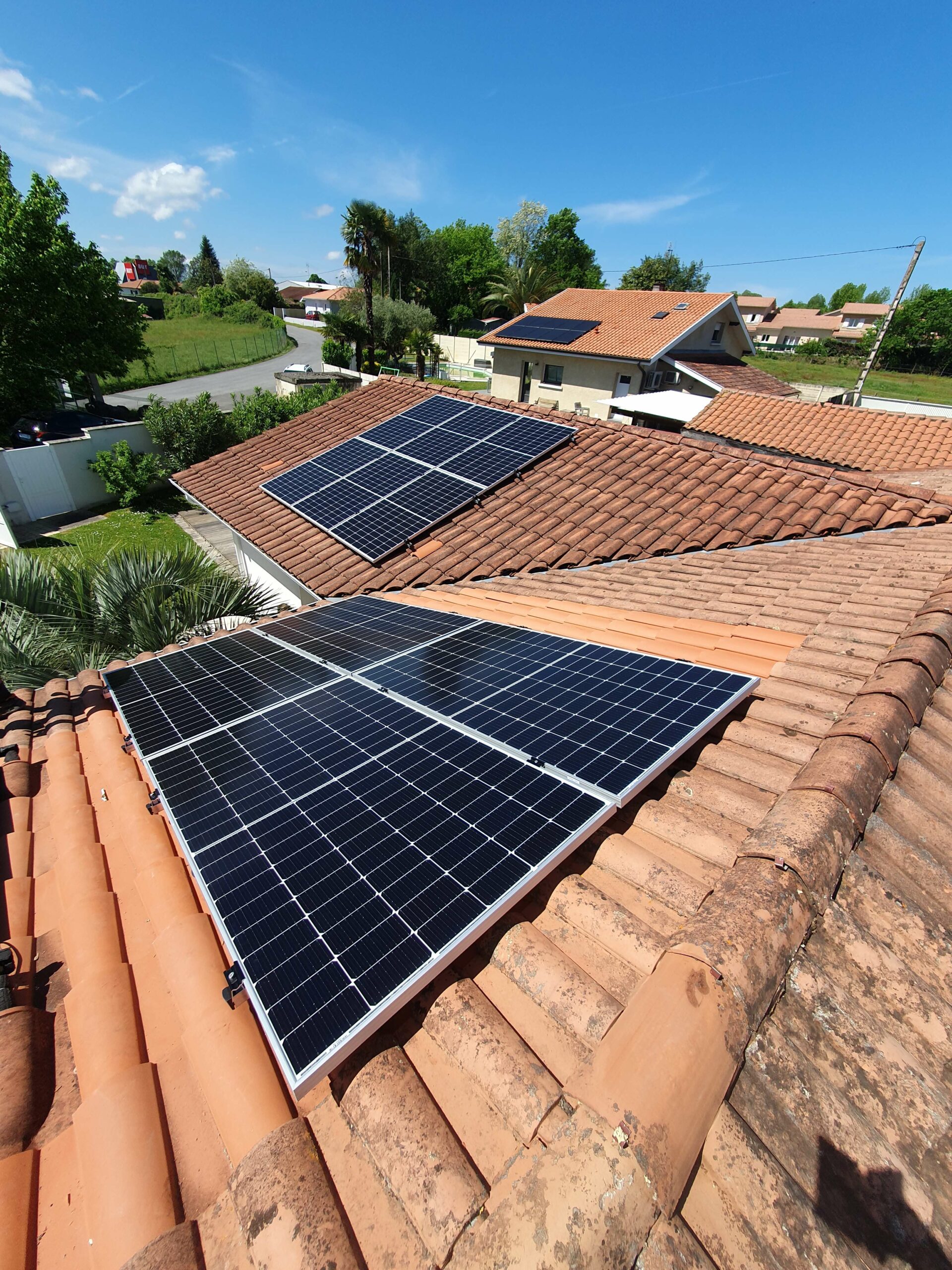 Pose panneaux solaires sur deux champs, installer photovoltaïque sur toiture double exposition, installation photovoltaïque sur mesure, pose panneaux photovoltaïque qui s'adapte à ma maison, étude photovoltaique personnalisée - Faire poser kit photovoltaïque 3KVA, installer panneaux solaire à Saint Paul les Dax, Landes 40 - Thermonéo Solaire, artisan panneaux solaires Dax, Tercis les Bains, Saint Vincent de Paul, Hinx, Mimbaste, Saint Geours de Maremne, Pomarez, Peyrehorade