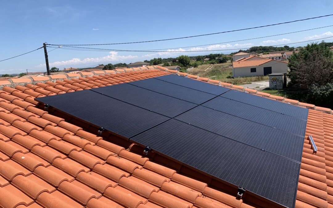 Pose d’installation photovoltaïque en panneaux solaires SUNPOWER à St Clar de Rivière – Kit solaire photovoltaïque monophasé