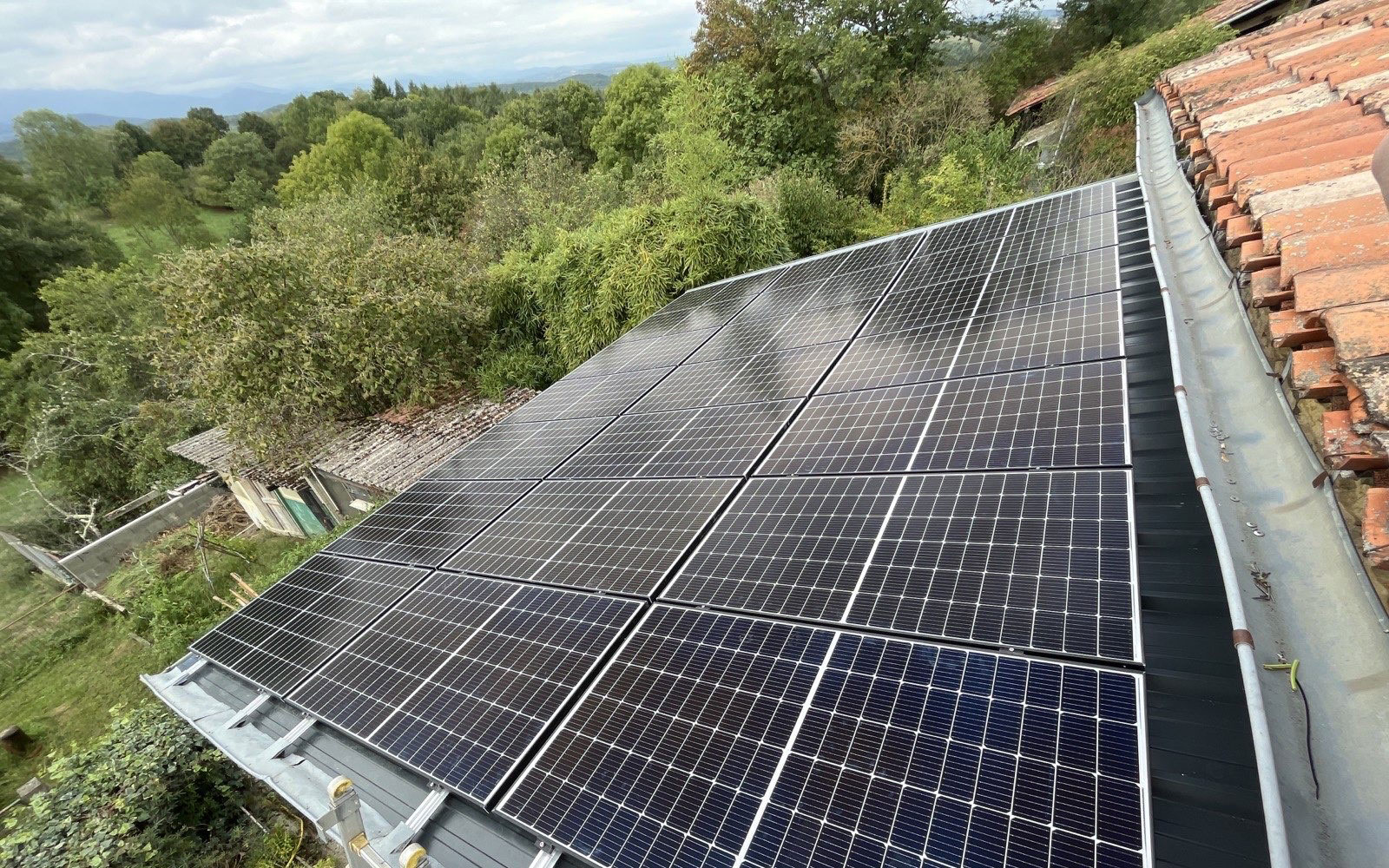 Projet photovoltaïque revente totale, pose de panneaux photovoltaïques à Toulouse, devis photovoltaïque revente totale - Thermonéo Solaire, artisan RGE pose de panneaux solaires Haute-Garonne