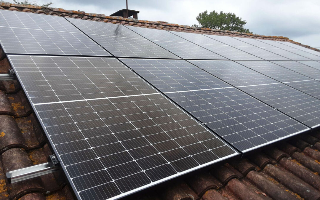 Pose panneaux solaires triphasé dans les Landes – Installation photovoltaïque Pomarez (40)