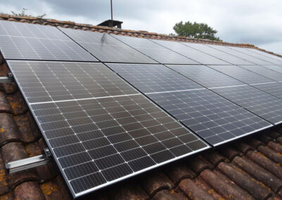 Pose panneaux solaires triphasé dans les Landes – Installation photovoltaïque Pomarez (40)