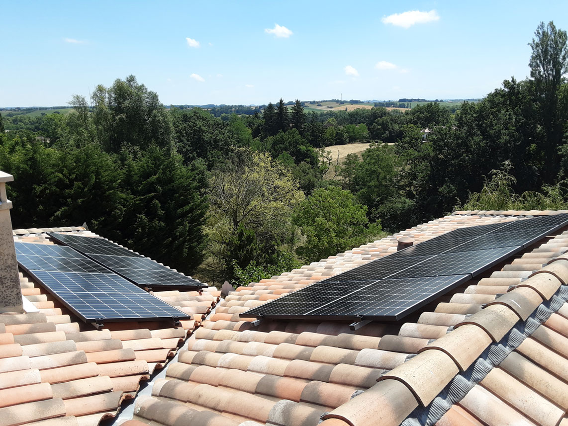 Installation photovoltaïque puissance 3kWc en autoconsommation d’électricité photovoltaïque à SAMATAN – Thermonéo Solaire, installateur photovoltaïque Gers et Haute-Garonne, pose de panneaux solaires installateur certifié à Samatan, Lombez, L’Isle-en-Dodon