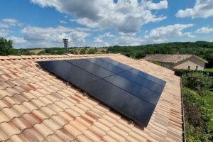 Installation de panneaux solaires pour l'autoconsommation domestique : les avantages de l'installation photovoltaïque - Thermonéo Solaire